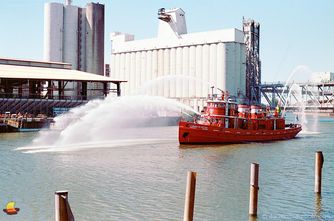 Edward M Cotter Coming, 125th Anniversary Celebration, Buffalo, NY. Photographed with a 35mm Minolta MAxxum 5 camera on Kodak Max 400 color negative film.
