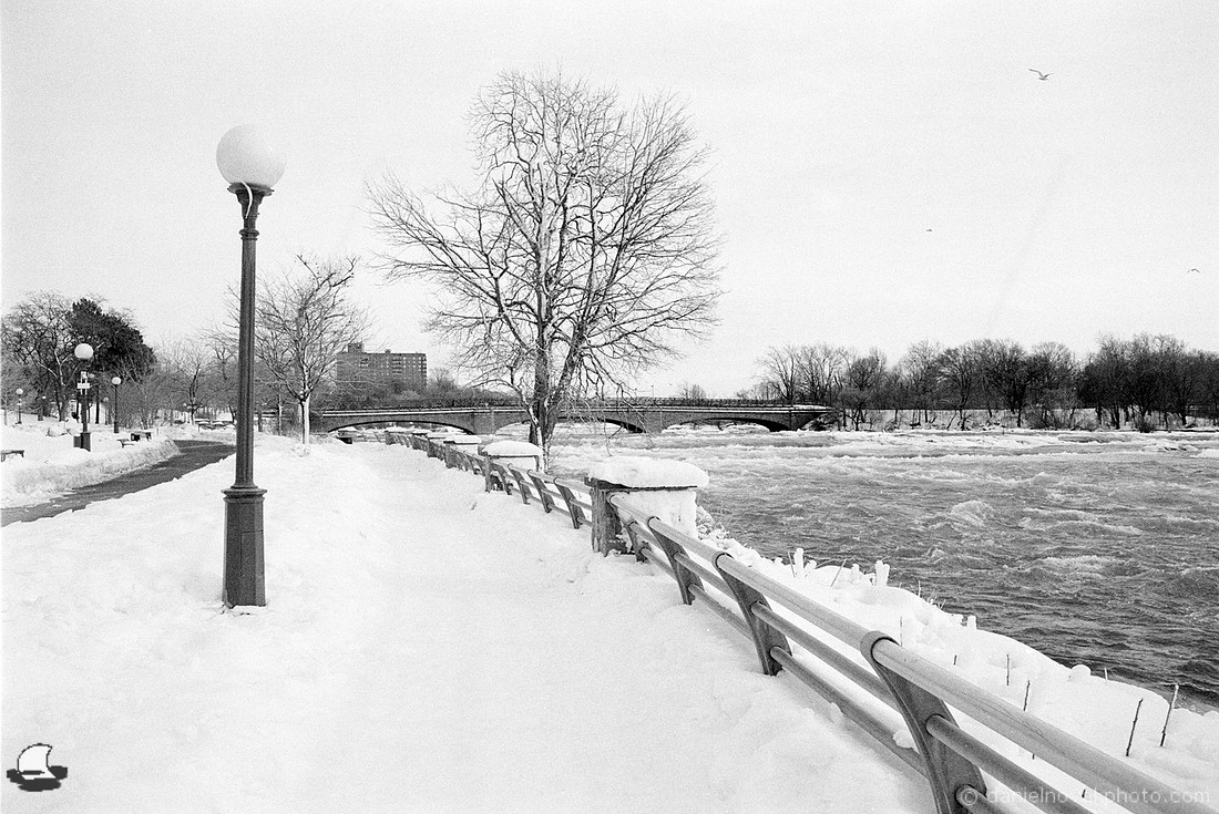 Winter Perfect Sidewalk by the Niagara River, Winter at Niagara Falls