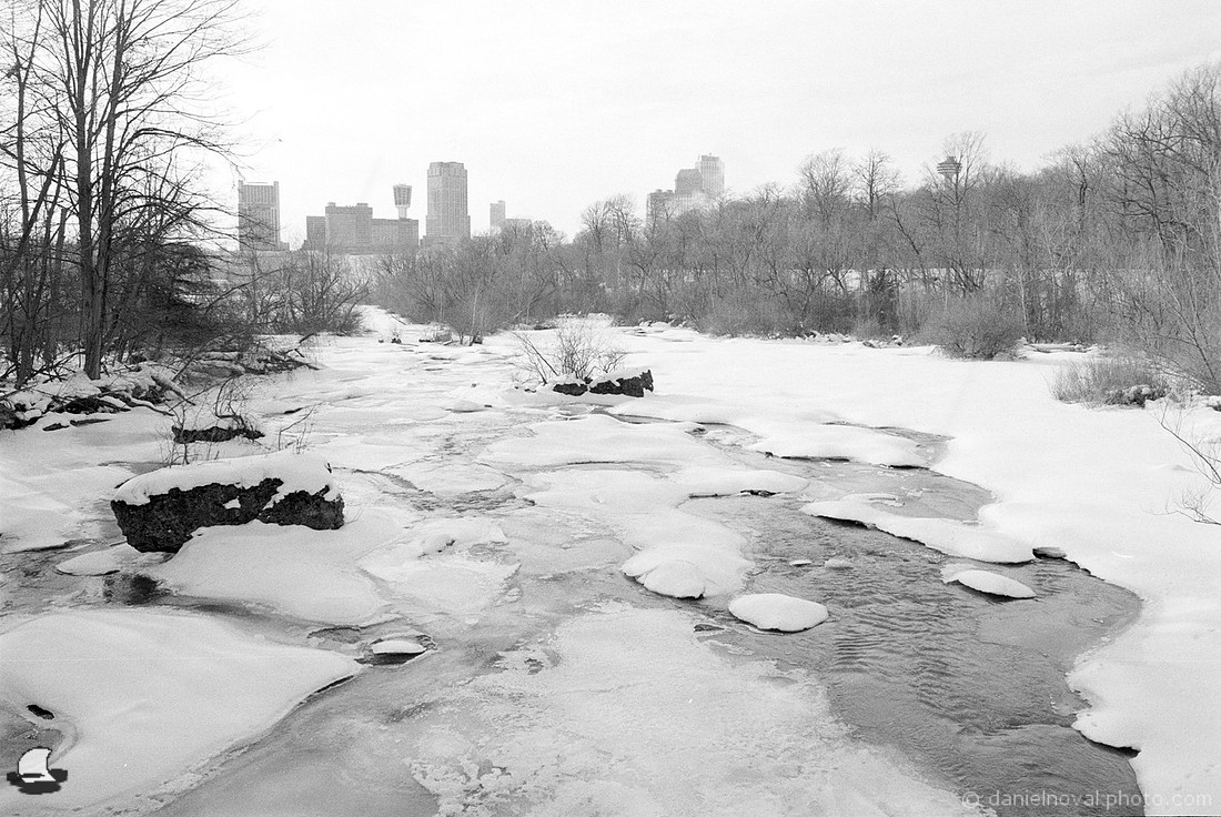 Down the River between Islands, Winter at Niagara Falls