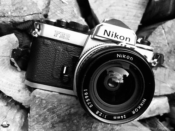 Nikon FE2, 24mm f/2.8