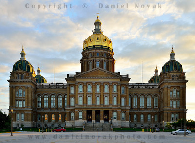 Iowa State Capitol at Sunset, Des Moines, Iowa (IA).