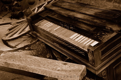 Artifacts at the Great Platte River Road Archway Monument. Learn about early pioneers right by I-80 in Kearney, NE.