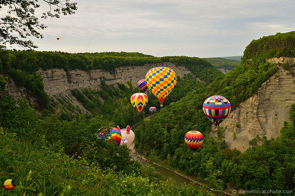 Balloon Crowd at the Gorge
