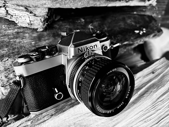 Nikon FE, 24mm f/2.8